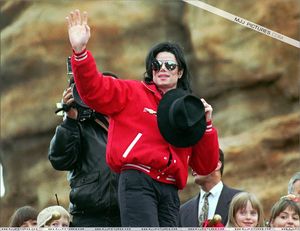 Un jour dans la vie de Michael Jackson - Page 2 86471035_p