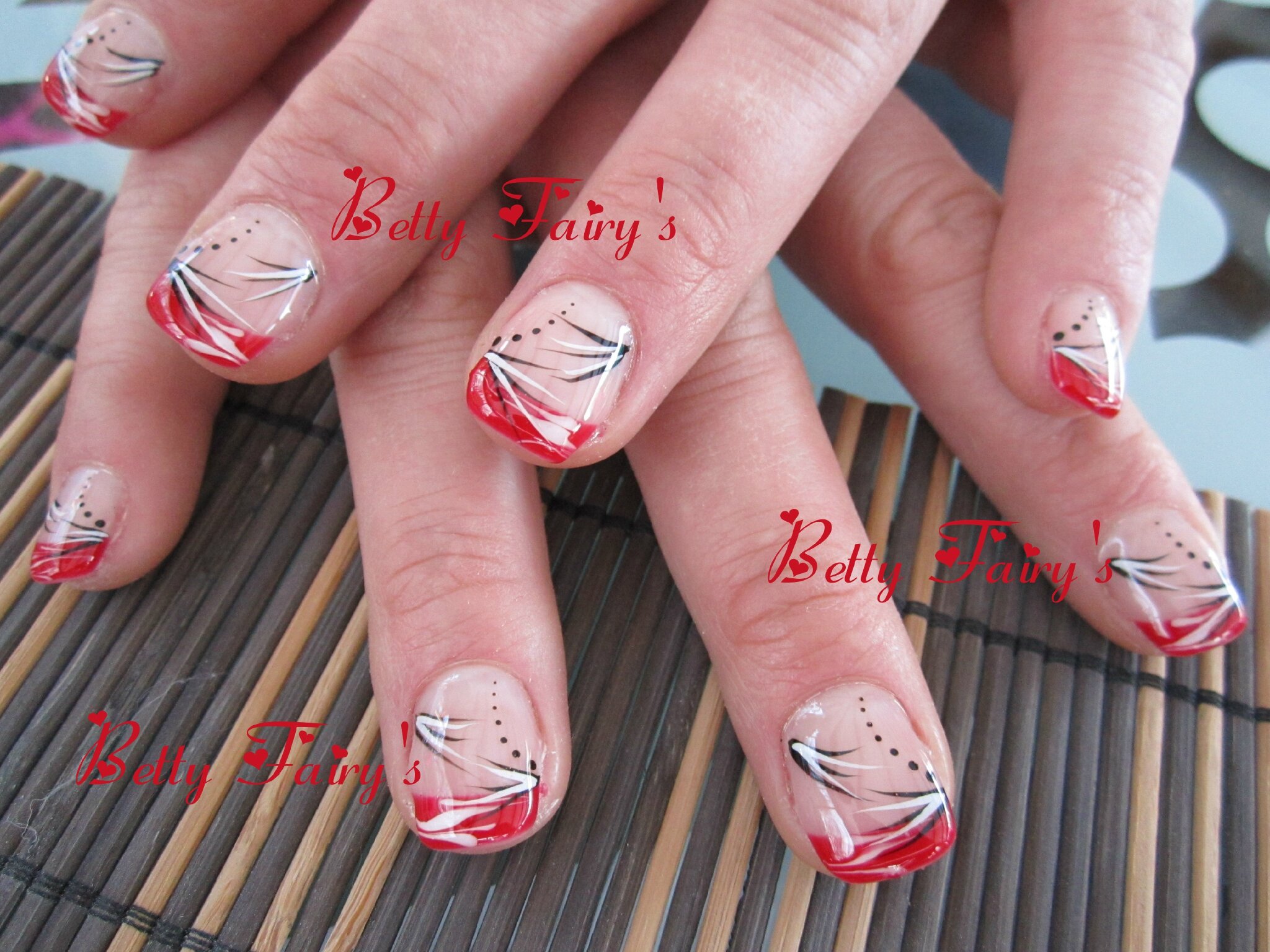 double mini feux duartifice with ongle en gel rouge et noir