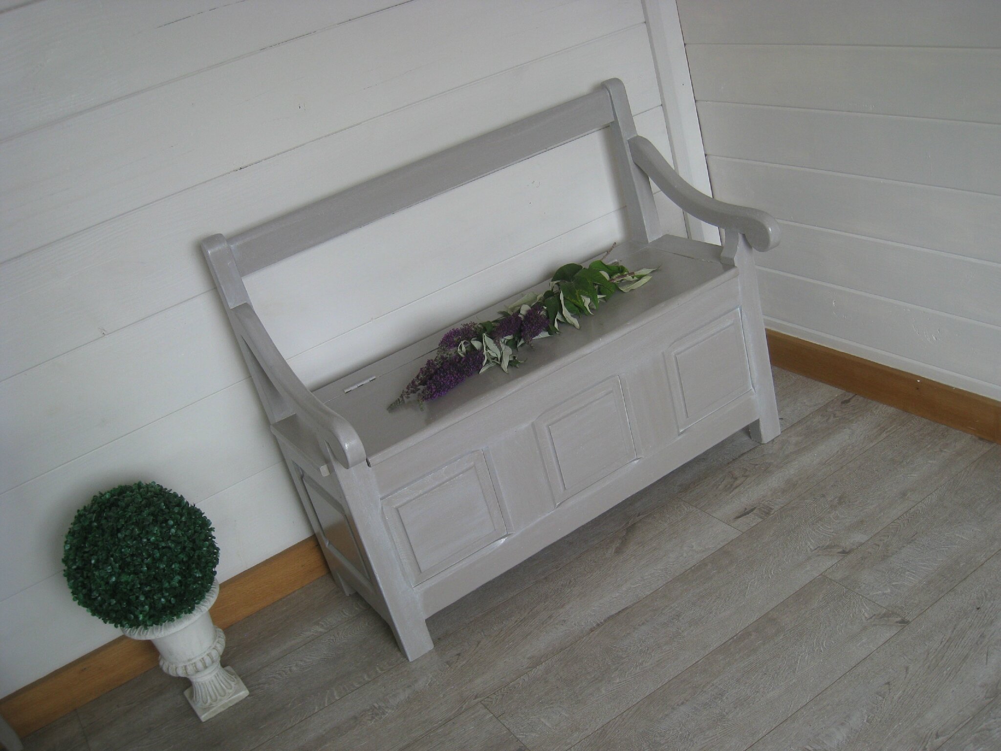 Un banc coffre relooké patines & couleurs