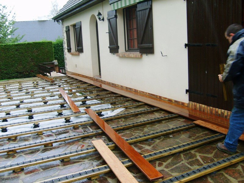 de Terrasse sur sol dur et gazon dans la Somme LA TERRASSE EN BOIS de Terrasse sur sol dur et gazon dans la Somme LA TERRASSE EN BOIS
