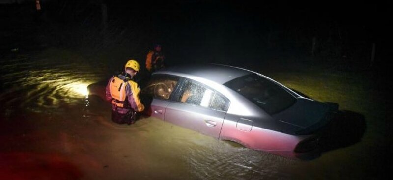 661-francetv-actu-articles-7b1-999-0b9a2dddce636900090deb69a6-ouragan-irma-les-secours-s-organisent-en-guadeloupe-13242595