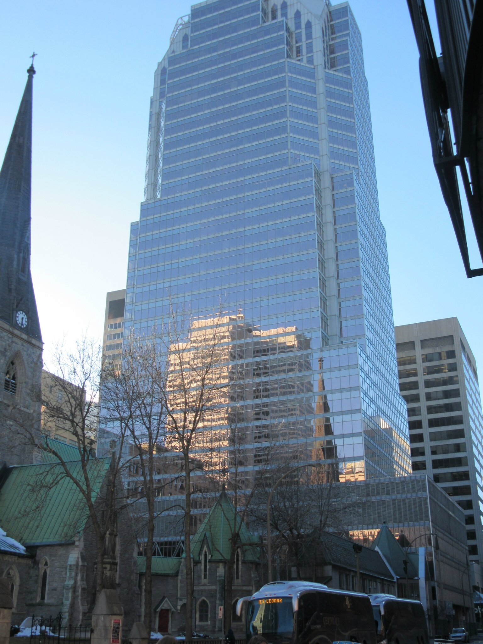 Week end à montréal : la ville moderne raleuse à québec Ville moderne