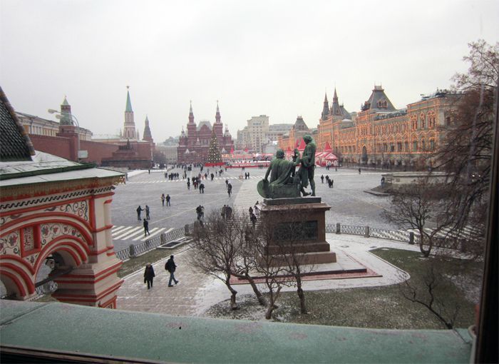 Deux vues de la Place rouge, Ã  Moscou, depuis la cathÃ©drale Saint ...