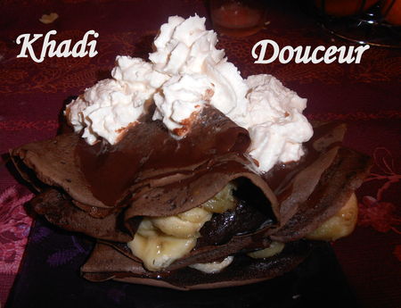 Cr_pes_au_chocolat__fourr__a_la_banane_rotie_avec_sauce_choco_1