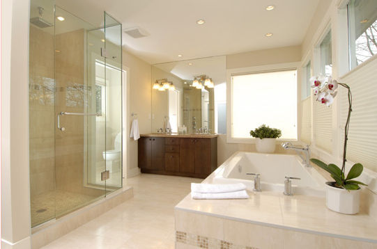 Salle de bain l'agrandir grace a l'eclairage renover renover ... Luminaire salle de bain plafond