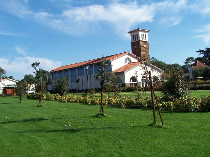 Eglise-Ste-Bernadette1