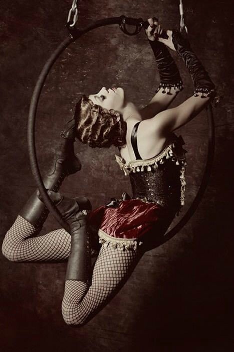 Sara.Ki Burlesque