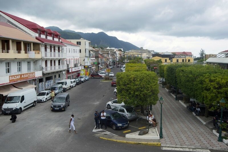 7782990835_la-ville-de-basse-terre-capitale-de-guadeloupe-le-19-avril-2016