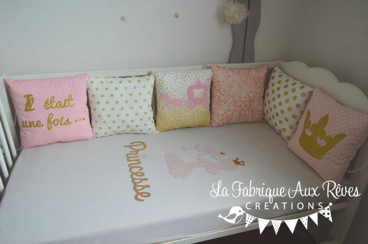 tour lit coussin bébé princesse conte de fée doré rose poudré carosse licornes , décoration chambre