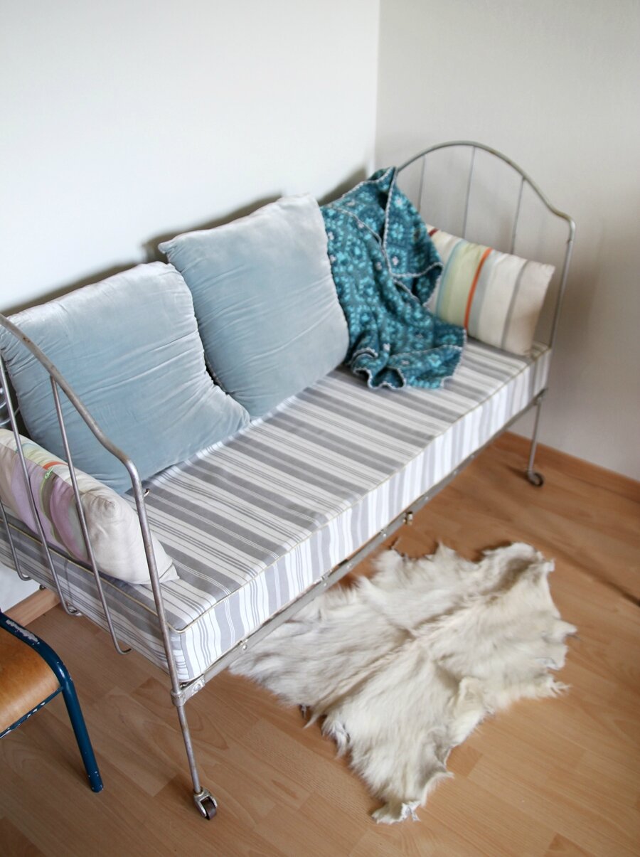 Le matelas du petit lit barnabé aime le café