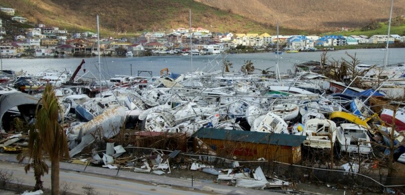 16238785-ouragan-maria-saint-martin-s-apprete-a-passer-en-alerte-rouge