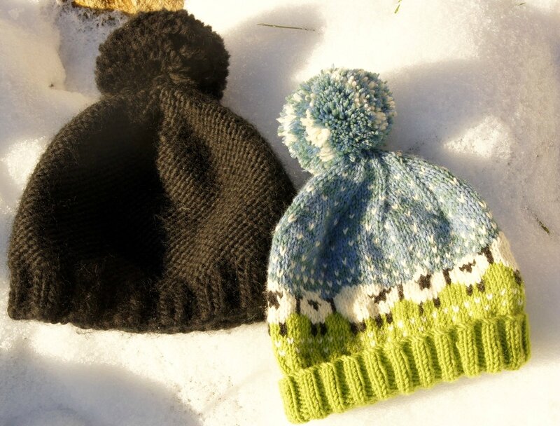 Un chouette bonnet bleu nuit par bulle tine