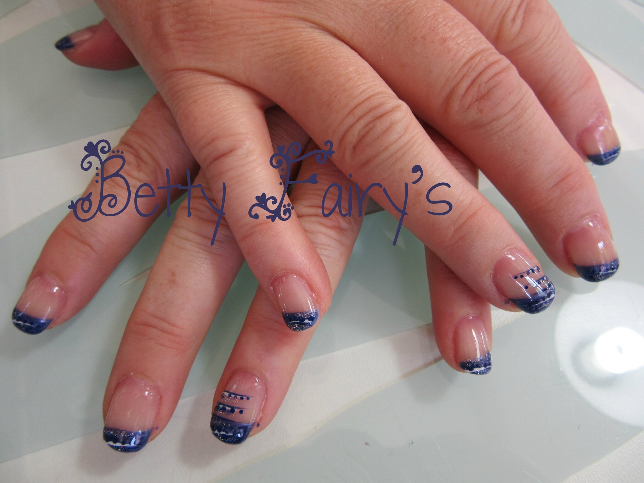 French blue jeans, gel mask, déco bleu marine, blanc et paillette argent.