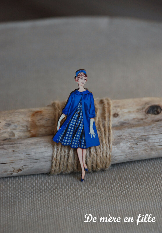 dame robe bleue