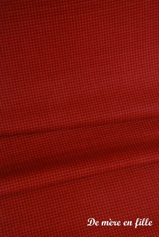rouge petits carrés