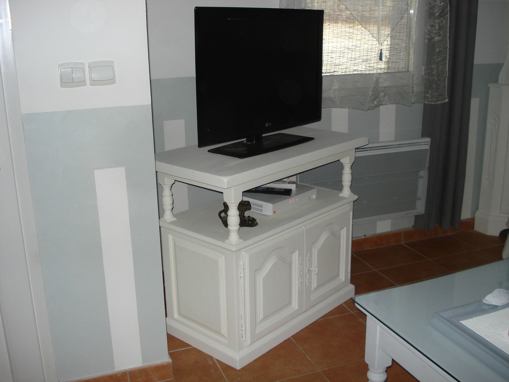 Meuble Tele Blanc Gris : Le Meuble De Télévision – Calinquette Meuble Tele Blanc Gris : Le Meuble De Télévision – Calinquette