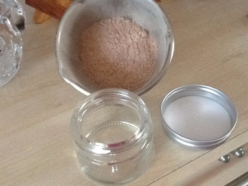 Comme il vaut mieux porter le masque de gélatine sur les cheveux