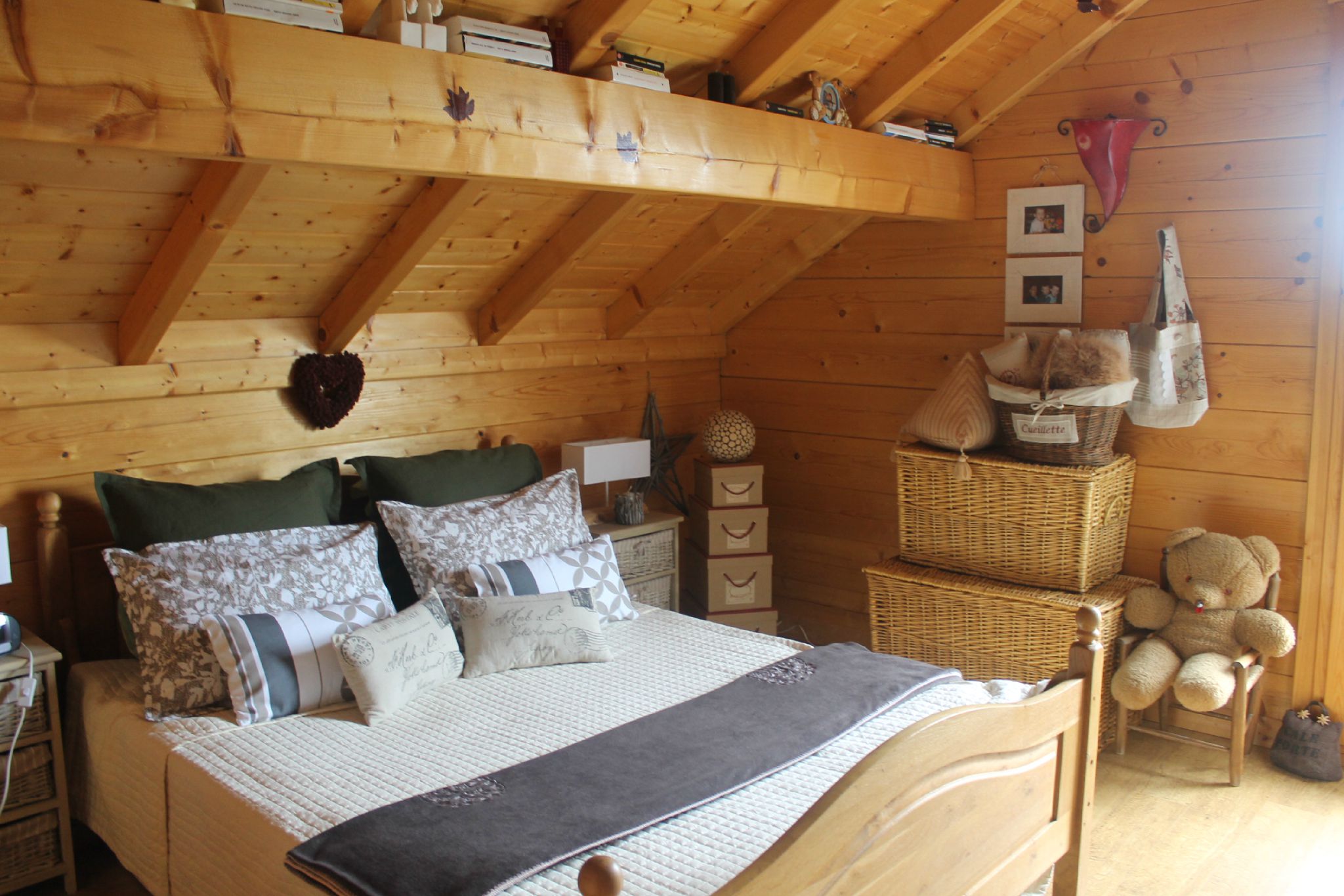 le lit Sylvie Tiriez, jeté de lit Scénario les 3 Suisses, lit en ~ Les Plus Beaux Lits En Bois le lit Sylvie Tiriez, jeté de lit Scénario les 3 Suisses, lit en ~ Les Plus Beaux Lits En Bois