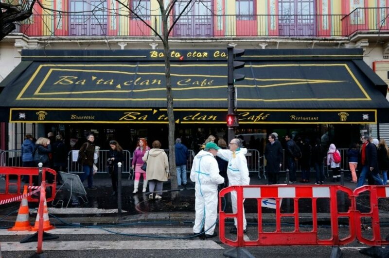 839031-devant-le-bataclan-le-22-decembre-2015-a-paris