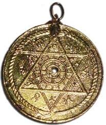 Résultat de recherche d'images pour "talisman de chance en amour"