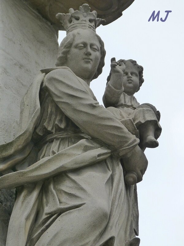 DETAIL STATUE1