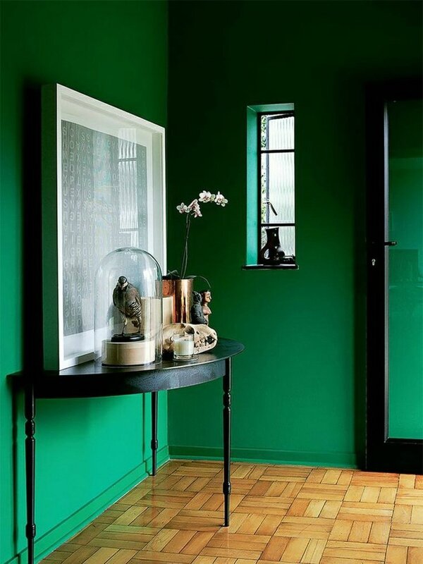 mur-peinture-verte-design-parquet-bois