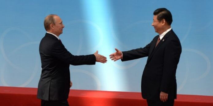 4479970_3_2e7f_le-president-russe-vladimir-poutine-et-le_e6e2847c5182c34200a189febd9d359d