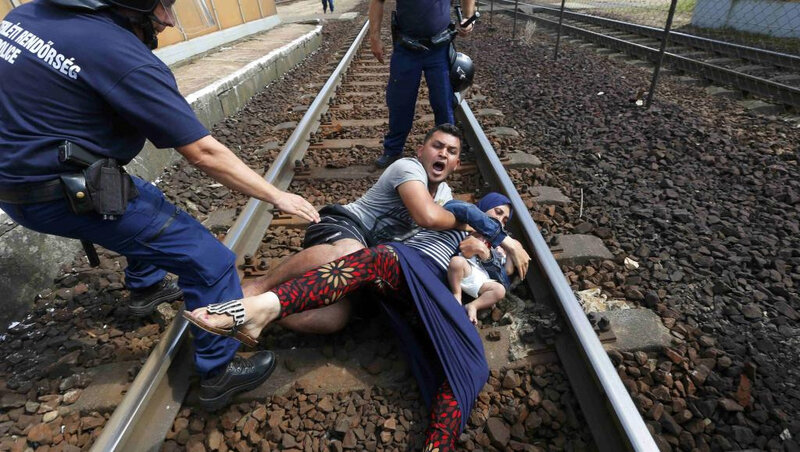 2015-09-03T112606Z_1658139331_LR2EB930VR65B_RTRMADP_3_EUROPE-MIGRANTS-HUNGARY_0