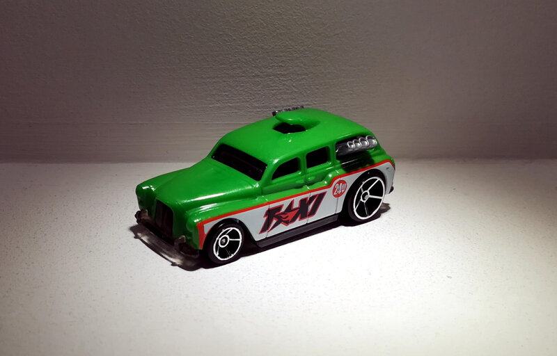 Cockney Cab II (Hotwheels) 02
